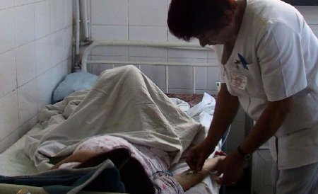 Suceava. 13 fete din lotul de volei juniori au ajuns la spital cu toxiinfecţie alimentară