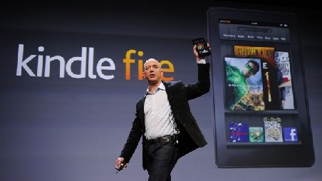 Amazon a lansat tableta Kindle Fire, o concurentă serioasă la adresa Apple