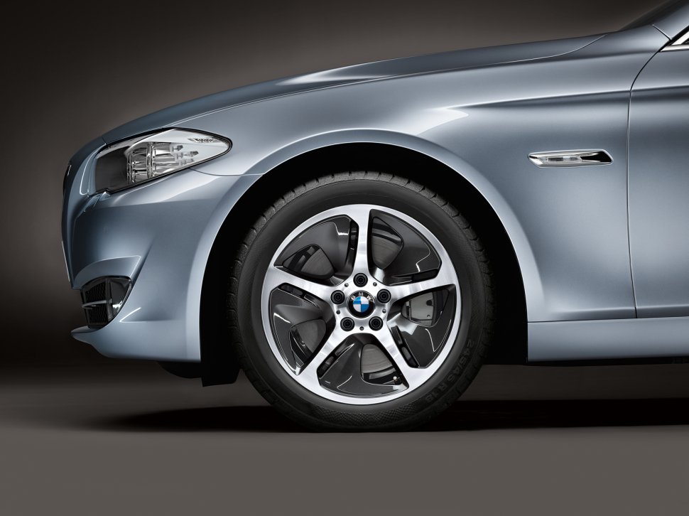 BMW ActiveHybrid 5, anunțat oficial. Mașina poate fi cumpărată și de români din 2012
