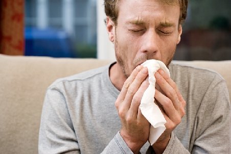 Atenţie la vremea înşelătoare: Tot mai mulţi români se îmbolnăvesc de viroze respiratorii