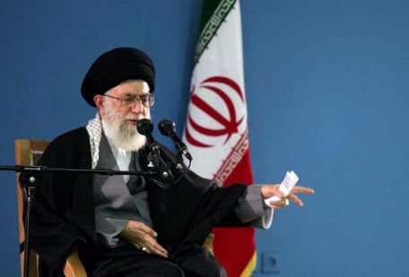Tensiuni între Statele Unite şi Iran. Teheranul ameninţă cu închiderea strâmtorii Ormuz