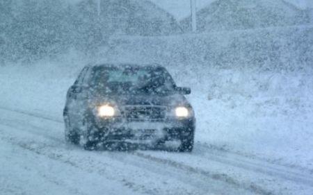 Traficul rutier, îngreunat din cauza viscolului şi a ninsorilor abundente. Vezi zonele afectate şi prognoza meteo 