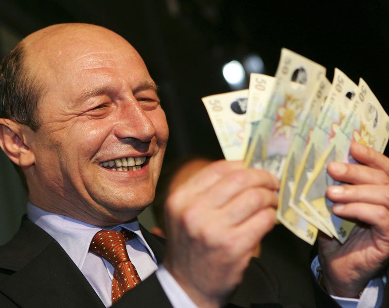 România stă bine în faţa crizei. &quot;Avem cea mai mică datorie pe cap de locuitor din UE&quot;, spune Băsescu