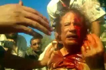 Verigheta şi cămaşa lui Muammar Gaddafi, scoase la vânzare pentru 2 milioane de dolari