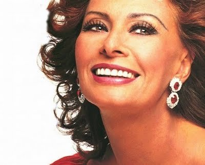 Sophia Loren în ţinute sexy la 77 de ani! Vezi cum arată acum actriţa