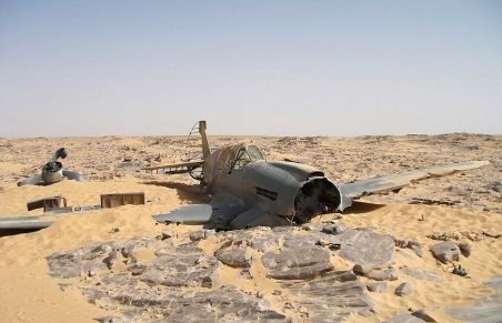 70 de ani în nisipurile Saharei. Avion prăbuşit în Al Doilea Război Mondial, găsit aproape intact în inima deşertului