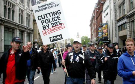 Zeci de mii de poliţişti au protestat la Londra. Spun că nu-şi mai pot face datoria faţă de populaţie