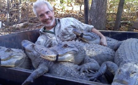 Imagini şocante. Un biolog american a fost atacat de un crocodil