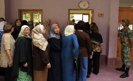 Au început alegerile prezidenţiale în Egipt. S-au format cozi înainte de deschiderea secţiilor de votare