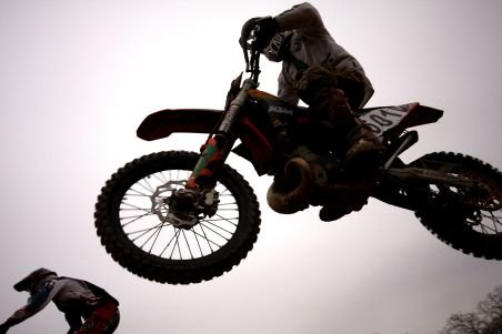 Adrenalina şi spectacol în cea de-a treia etapă de motocros de la Băicoi