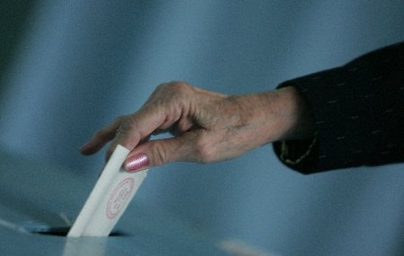 Încercare de fraudă electorală. O angajată a Primăriei este anchetată că ar fi furat şi ar fi copiat un buletin de vot