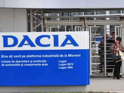 Rugineşte treaba la uzina Dacia de la Mioveni. Producţia a fost oprită, iar muncitorii au fost trimişi acasă