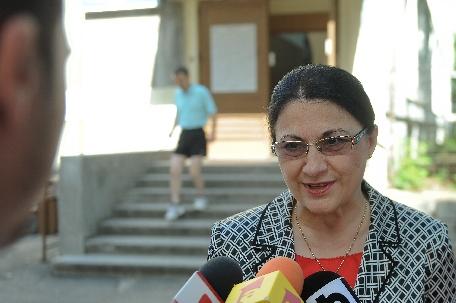 Andronescu: De câţiva ani asistăm la o bătălie politică sterila pentru aşteptările românilor