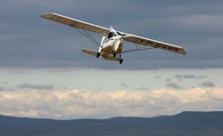 Un avion de mici dimensiuni s-a prăbuşit lângă Costineşti. Starea celor doi răniţi este stabilă