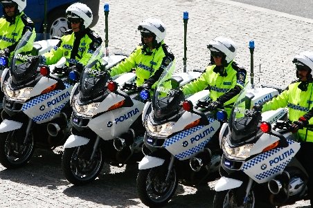 9 poliţişti români pleacă în Anglia pentru a lucra trei luni alături de omologii londonezi