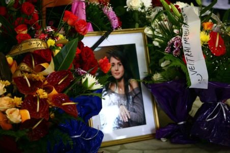 Doi ani de la sinuciderea Madalinei Manole. Dosarul morţii ei a fost închis, scandalul din sânul familiei continuă