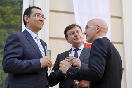 Victor Ponta: Trebuie să continuăm autostrada Comarnic - Braşov
