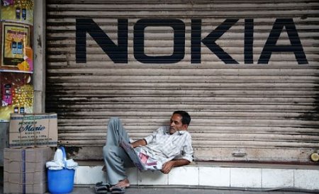 Nokia, un &quot;junk&quot;?! Fitch a retrogradat ratingul companiei cu două trepte, la nivelul BB-