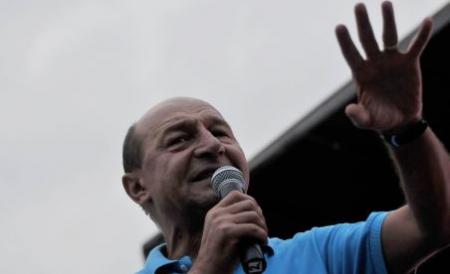 Băsescu a plecat de la sediul său de campanie: Mă duc la sediul PDL