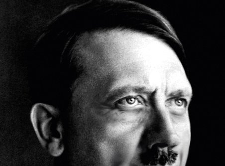 Poţi să ghiceşti de ce zâmbeşte Hitler? Nici prin gând nu îţi trece....