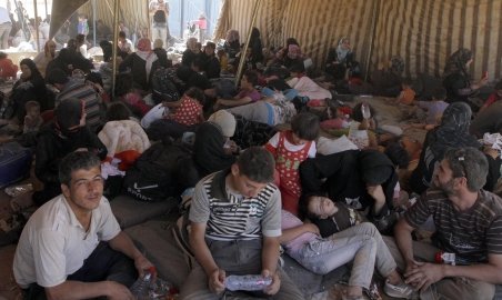 Peste 100.000 de sirieni au fugit din ţară numai în luna august
