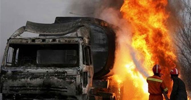 50 de persoane au murit în Afganistan, după ce un autobuz s-a ciocnit cu o cisternă