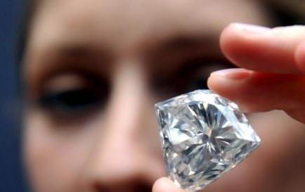 Rusia dă peste cap piaţa de diamante. Au fost descoperite rezerve de mii de miliarde de carate