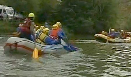 Dizabiliăţile locomotorii nu înseamnă o viaţă sedentară. Zeci de sportivi cu deficienţe au făcut rafting pe Crişul Repede