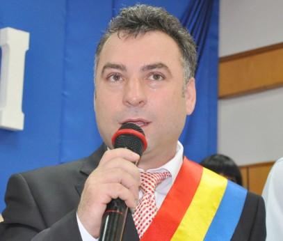 Primarul din Năvodari, reţinut pentru 24 de ore. Acuzaţiile sunt extrem de grave