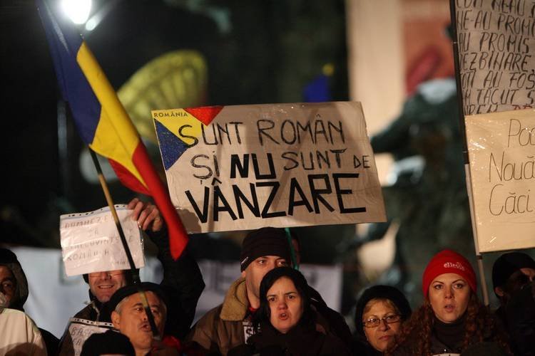 S-a împlinit un an de când oamenii din stradă au schimbat viaţa politică din România. Manifestaţiile din Piaţa Universităţii au arătat că poporul CONTEAZĂ