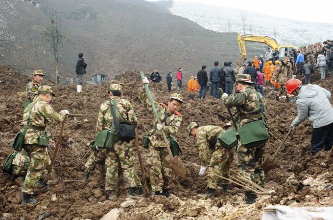 Un sat întreg din China a fost devastat de alunecările de teren. Peste 29 de oameni au murit