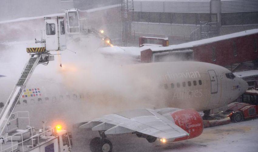 Haos pe aeroporturile Europei. Sute de curse au fost anulate din cauza ninsorilor