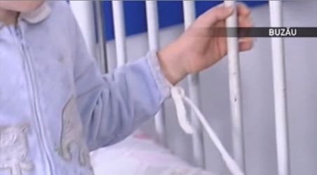 Cazul copiilor legați de pat: Directorul spitalului i-a amenințat pe jurnaliștii care au făcut cazul public