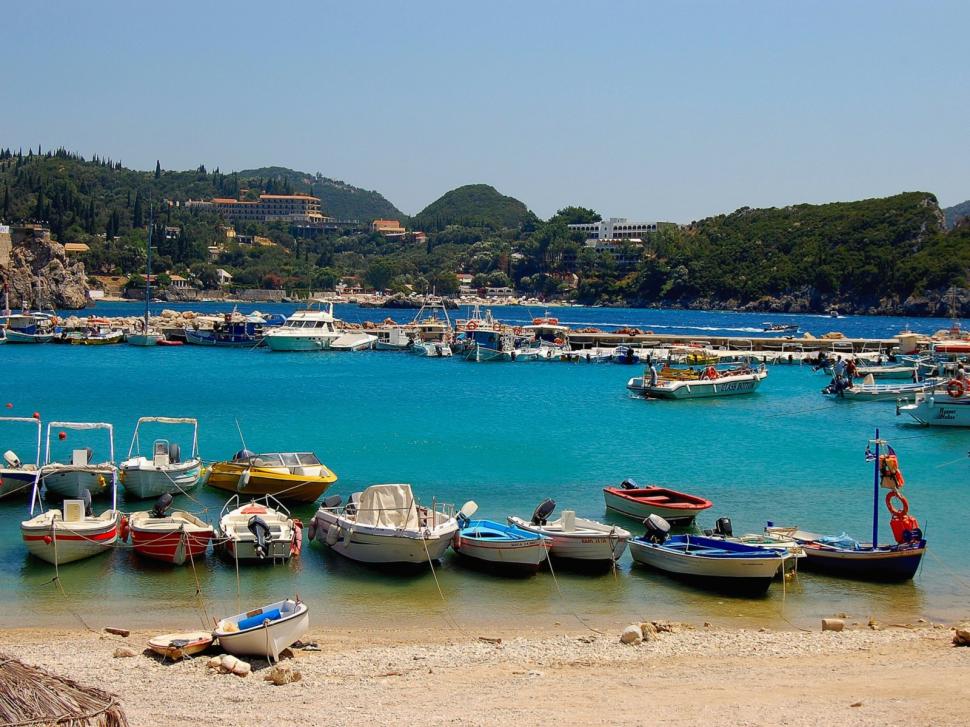 Grecia a concesionat pe 99 de ani 50 de hectare din insula Corfu unui fond american de investiţii