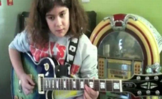 Sună foarte tare! La numai 10 ani, cântă extrem de bine la chitară. A fost poreclită &quot;Miss Hendrix&quot;