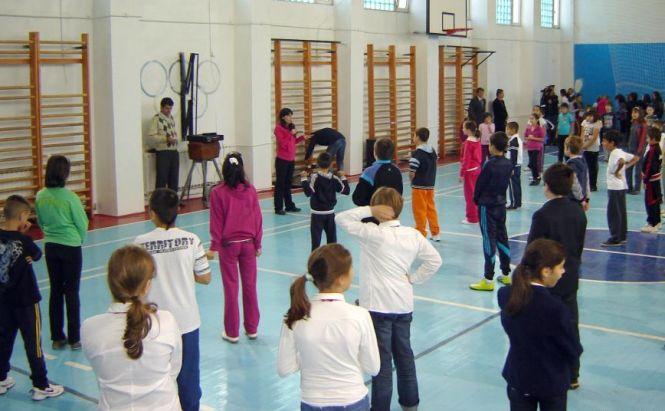 Victor Ponta: Trebuie găsită o soluţie pentru includerea mai multor ore de sport în programa şcoală