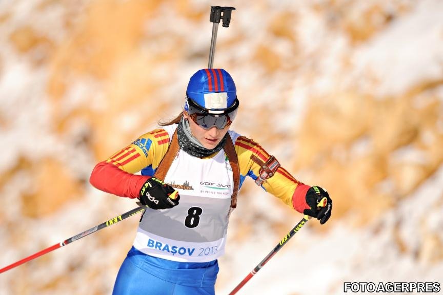 Românca Dorottya Buzaş, medaliată cu argint la biatlon, în proba de sprint 6 km