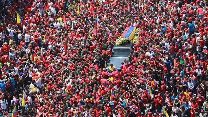 Cozi kilometrice la catafalcul preşedintelui venezuelean. Dictatori şi lideri distinşi ai lumii, veniţi la funeraliile lui Hugo Chavez