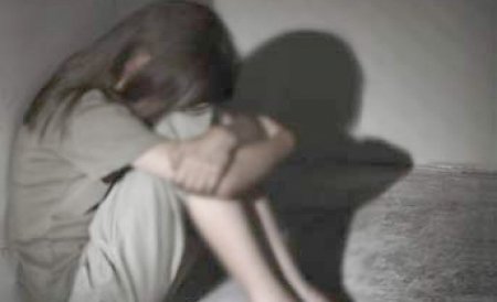 O minoră din Vaslui a fost abuzată sexual de soţul directoarei de la orfelinatul în care locuia