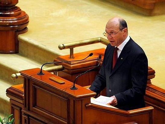 Traian Băsescu se adresează astăzi Parlamentului. Membrii PNL-ului nu vor asista la discursul preşedintelui