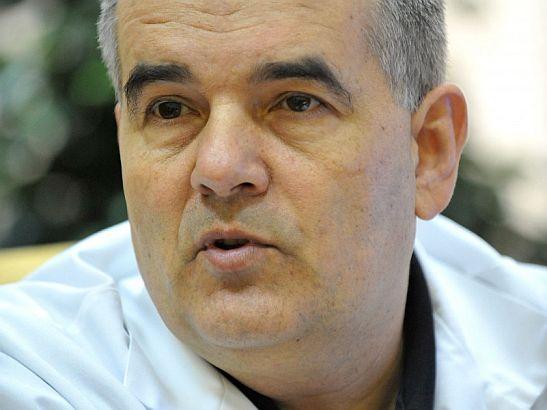 Adrian Năstase este liber, medicul Şerban Brădişteanu, luat la bani mărunţi de procurori. E acuzat de favorizarea infractorului