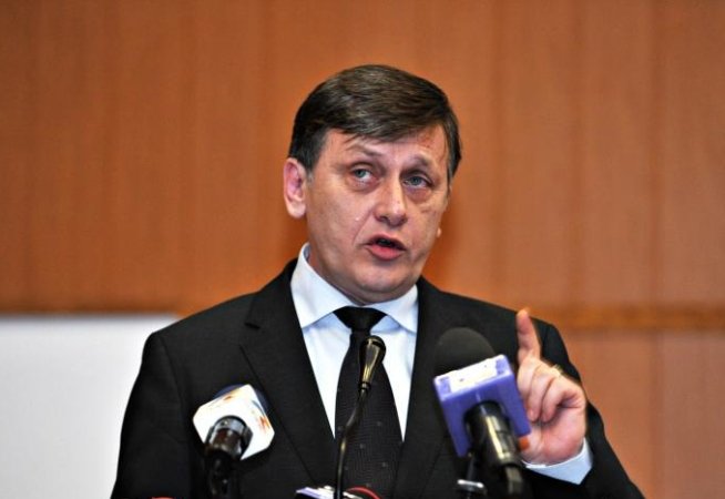 Antonescu: Nu vorbim de suspendarea lui Băsescu, dar cât timp va fi la Cotroceni va exista o problemă