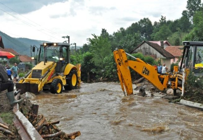 Cod portocaliu de inundaţii pe mai multe râuri din judeţele Bihor şi Arad