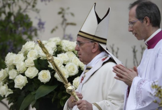 Papa Francisc oficiază Sfânta Liturghie de Paştele romano-catolic