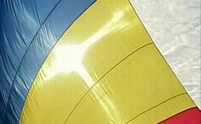 Drumul spre Guinness Book! Steagul României, cel mai mare drapel din lume, este aproape gata