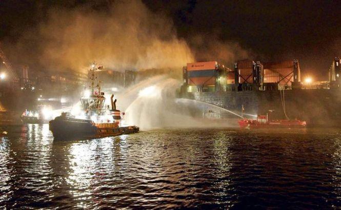 Vasul care a luat foc în Hamburg avea la bord substanţe radioactive