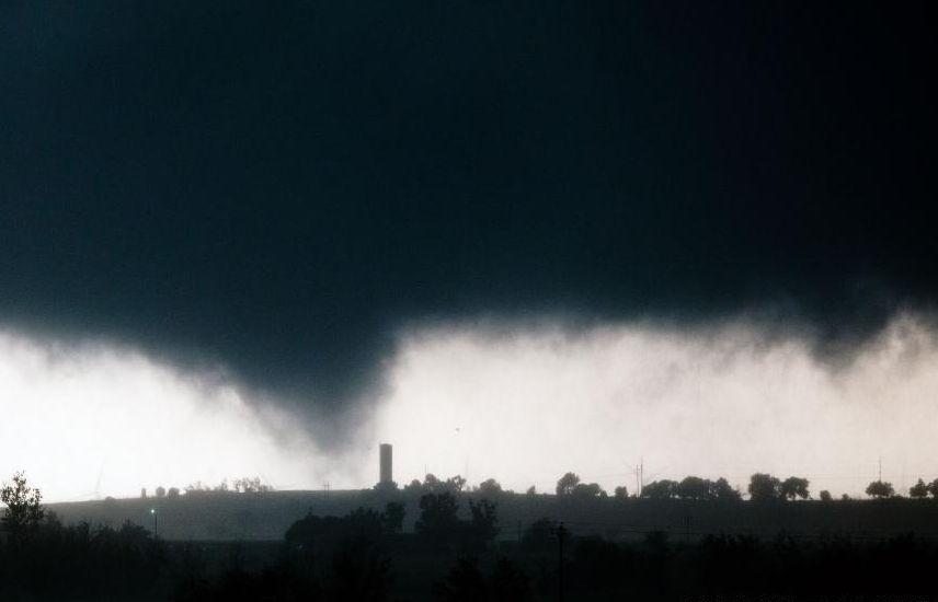 Bilanţul tornadei din Oklahoma a ajuns la nouă morţi. În Missouri a fost declarată stare de urgenţă 