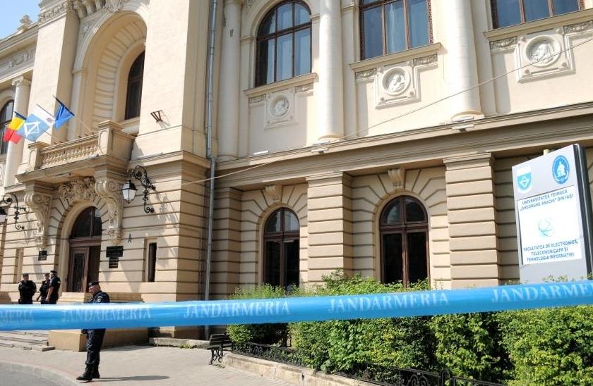 Pirotehniştii au încheiat verificările în Clădirea Universităţii &quot;Cuza&quot;. Nu au fost găsite alte materiale explozive