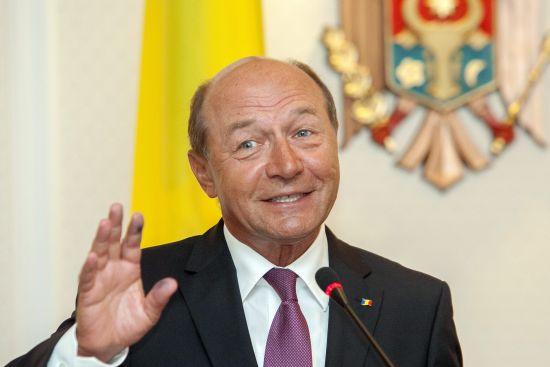 Băsescu se obişnuieşte cu statutul de VIP. Coloana oficială în vizita de la Chişinău a avut 23 de maşini