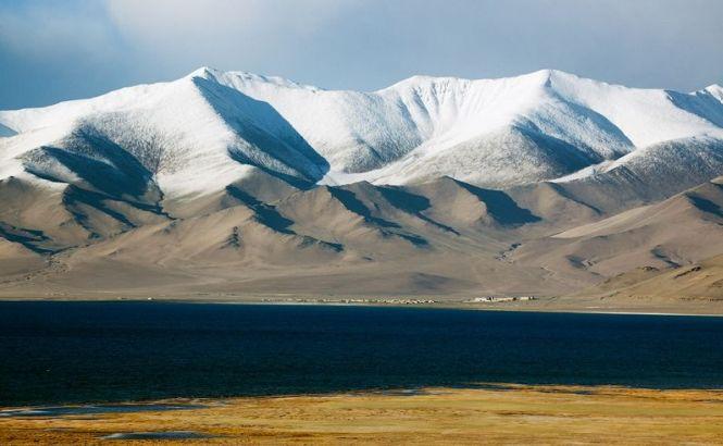 Marea moartă din Pamir. Fotografii uimitoare cu locul uitat de lume şi de timp